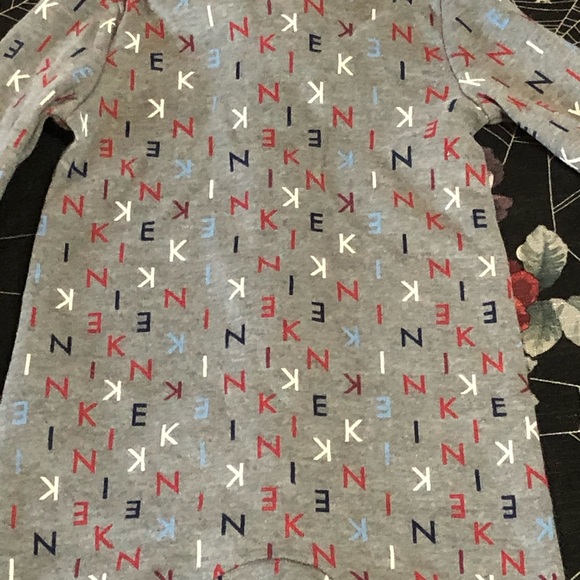 NWT NIKE AIR LOGO KIDS BUTTON ONESIE FOOTSIE 6M - Picture 10 of 13